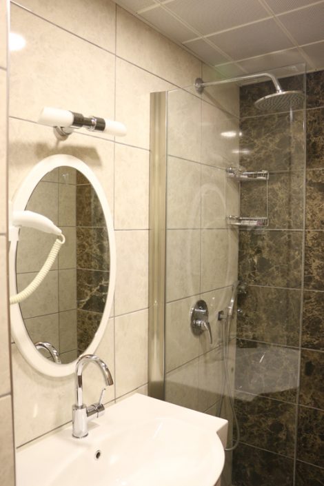 ılgaz akbak otel çift kişilik odalar, ılgaz akbak otel üç kişilik odalar, ılgaz akbak otel oda fotoğrafları, ılgaz akbak otel konforu